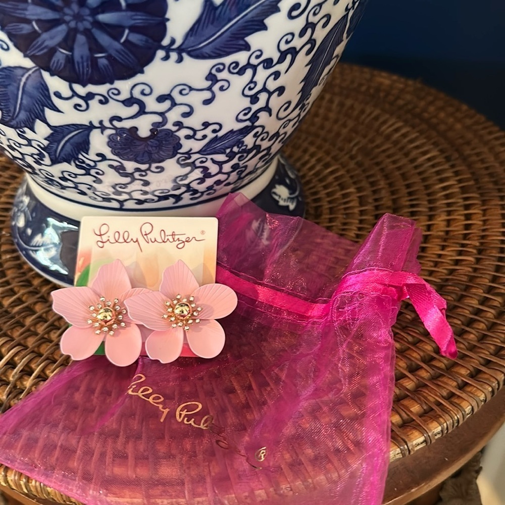 NWT Lilly Pulitzer Pierced Oversized Orchid Earrings in "Pink Tropics" color